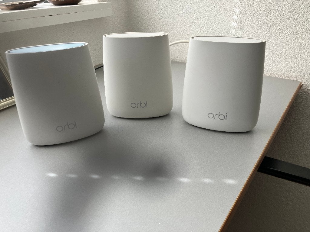 Netgear Orbi Wi-Fi mesh met router en 2 sattelieten, Computers en Software, Ophalen of Verzenden, Zo goed als nieuw, Netgear