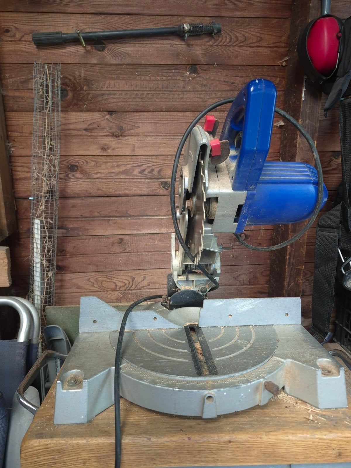Elektra Beckum Afkortzaag op metalen staander, Ophalen, Gebruikt, Afkortzaag, 30 tot 70 mm