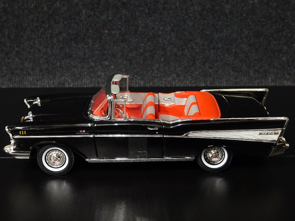 AutoWorld 1:18 1957 Chevrolet Bel Air James Bond 007 Dr. No, Overige merken, AutoWorld, Auto, Onbekend