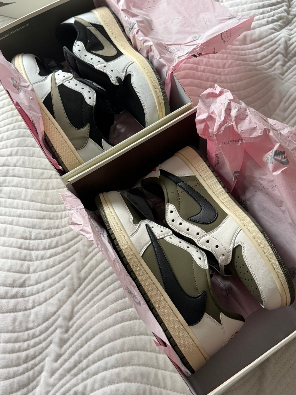 Nike Air Jordan 1 Low Travis Scott Reverse Mocha, Kleding | Dames, Schoenen, Ophalen of Verzenden, Nieuw, Bruin, Sneakers of Gympen