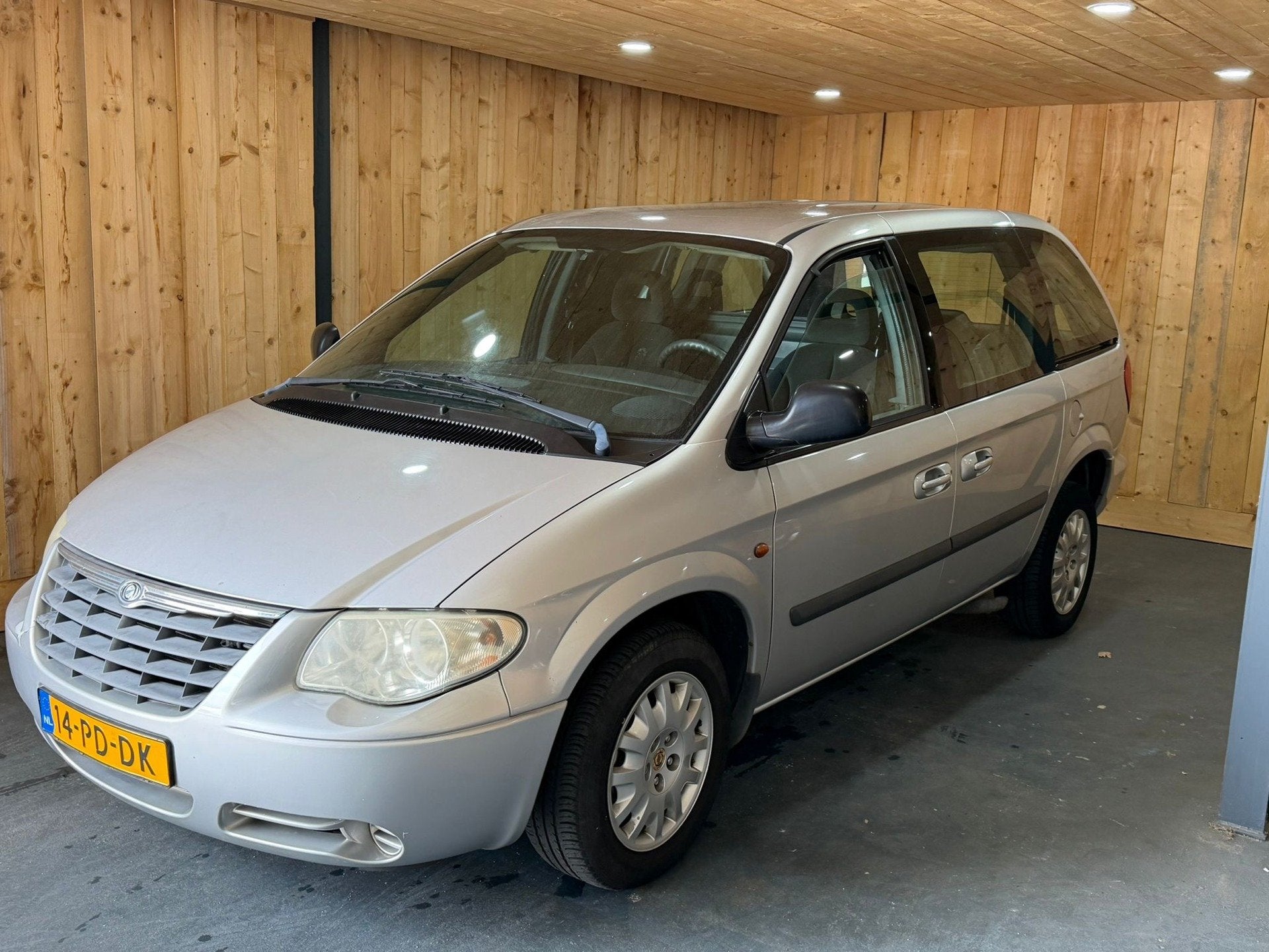 Chrysler Voyager 2.8 CRD 2004 Invalide Rolstoel Automaat Rol, Auto's, Automaat, Gebruikt, 750 kg, 4 cilinders