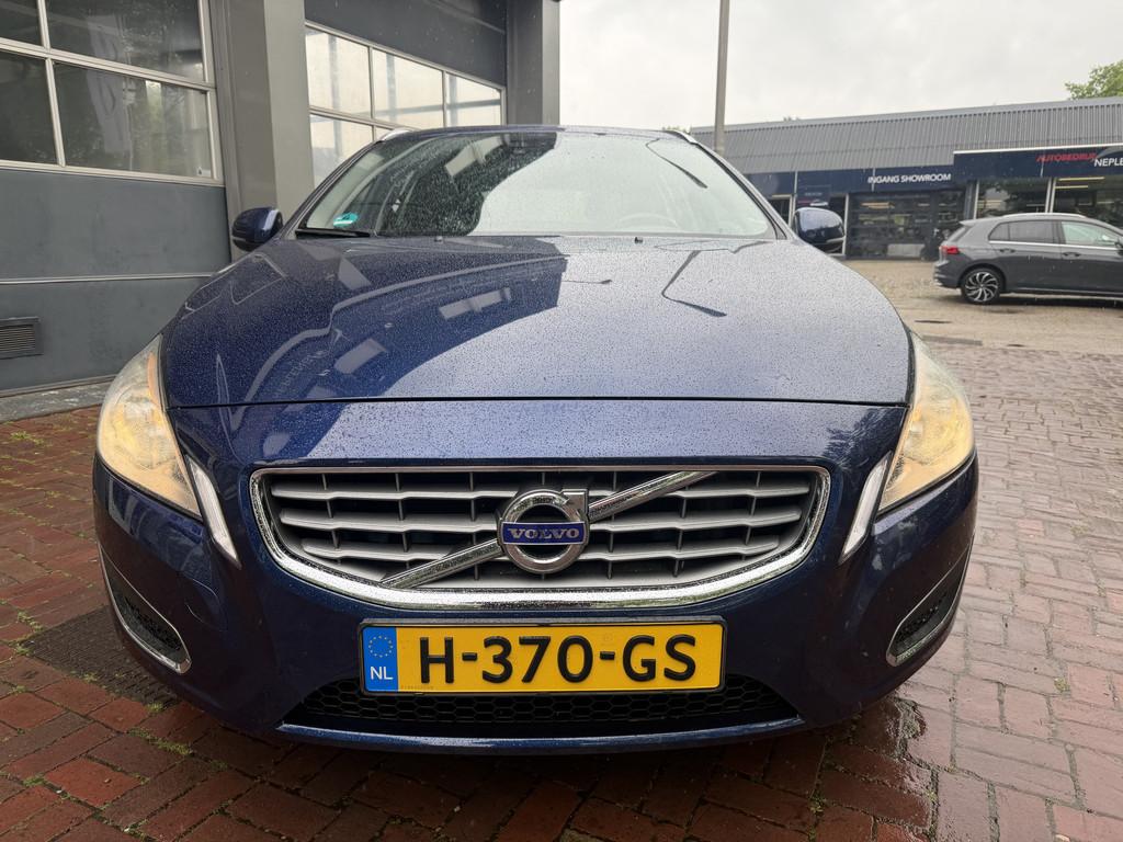 Volvo V60 1.6 T3 Kinetic Bj 2012 Dealer onderhouden 150PK Vo, Auto's, Voorwielaandrijving, Gebruikt, Zwart, 4 cilinders
