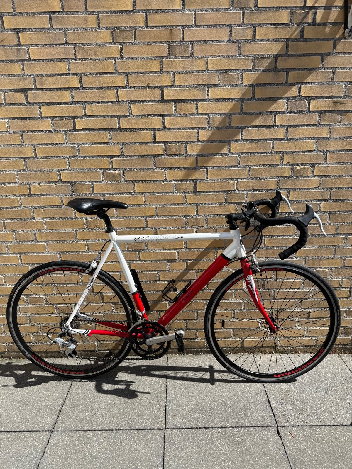 Peloton Racefiets - Rood/Wit, Goede Staat, 28 inch, Gebruikt, Aluminium, 15 tot 20 versnellingen