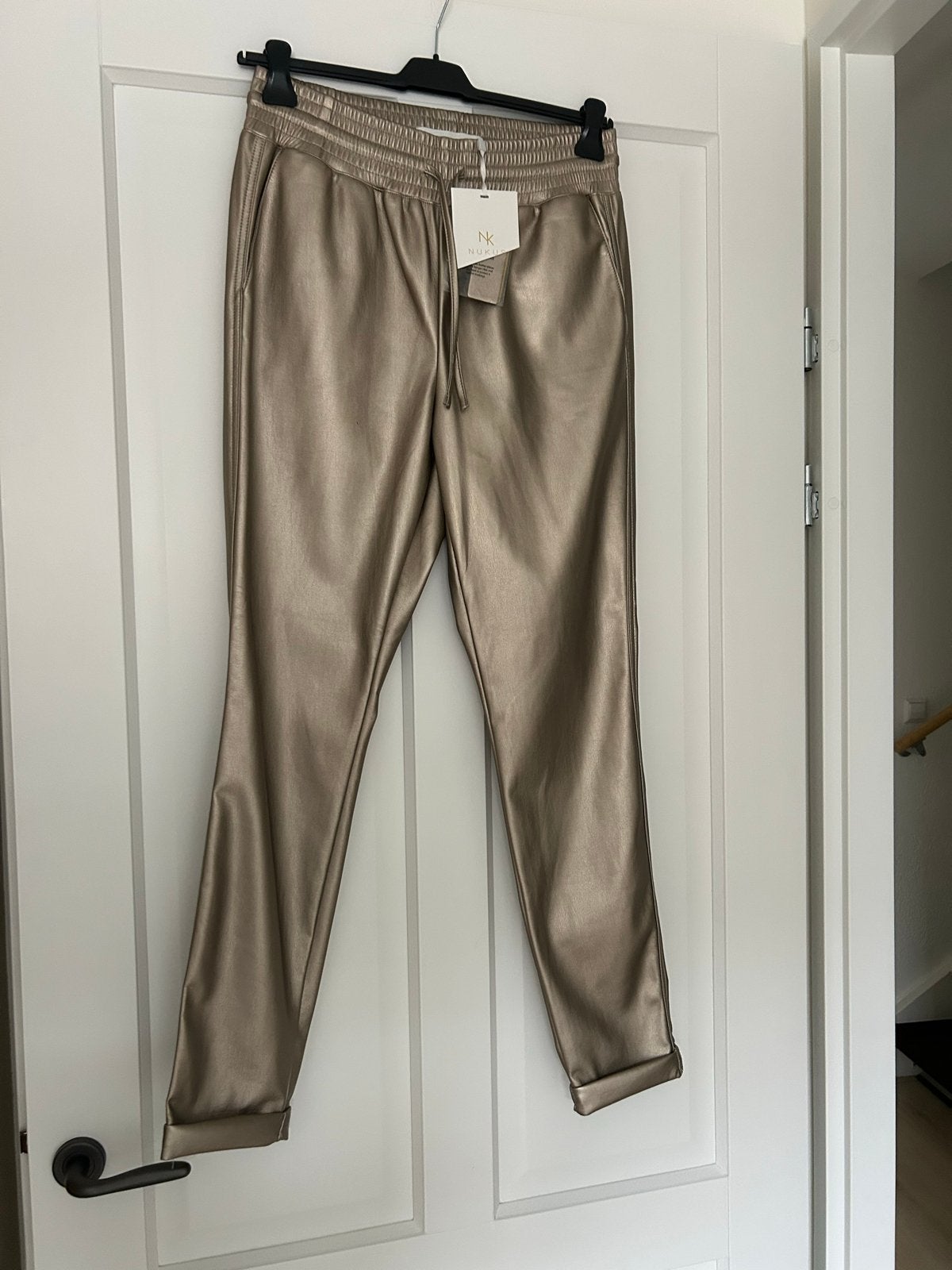Nukus broek goud - Nieuw met kaartjes, Ophalen of Verzenden, Nieuw, Maat 46/48 (XL) of groter, Goud