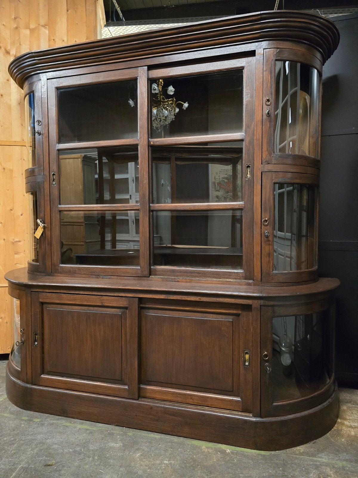 Mooi! Landelijke teak vitrinekast | buffetkast gebogen glas, 200 cm of meer, Glas, Onbekend, Onbekende bouwer