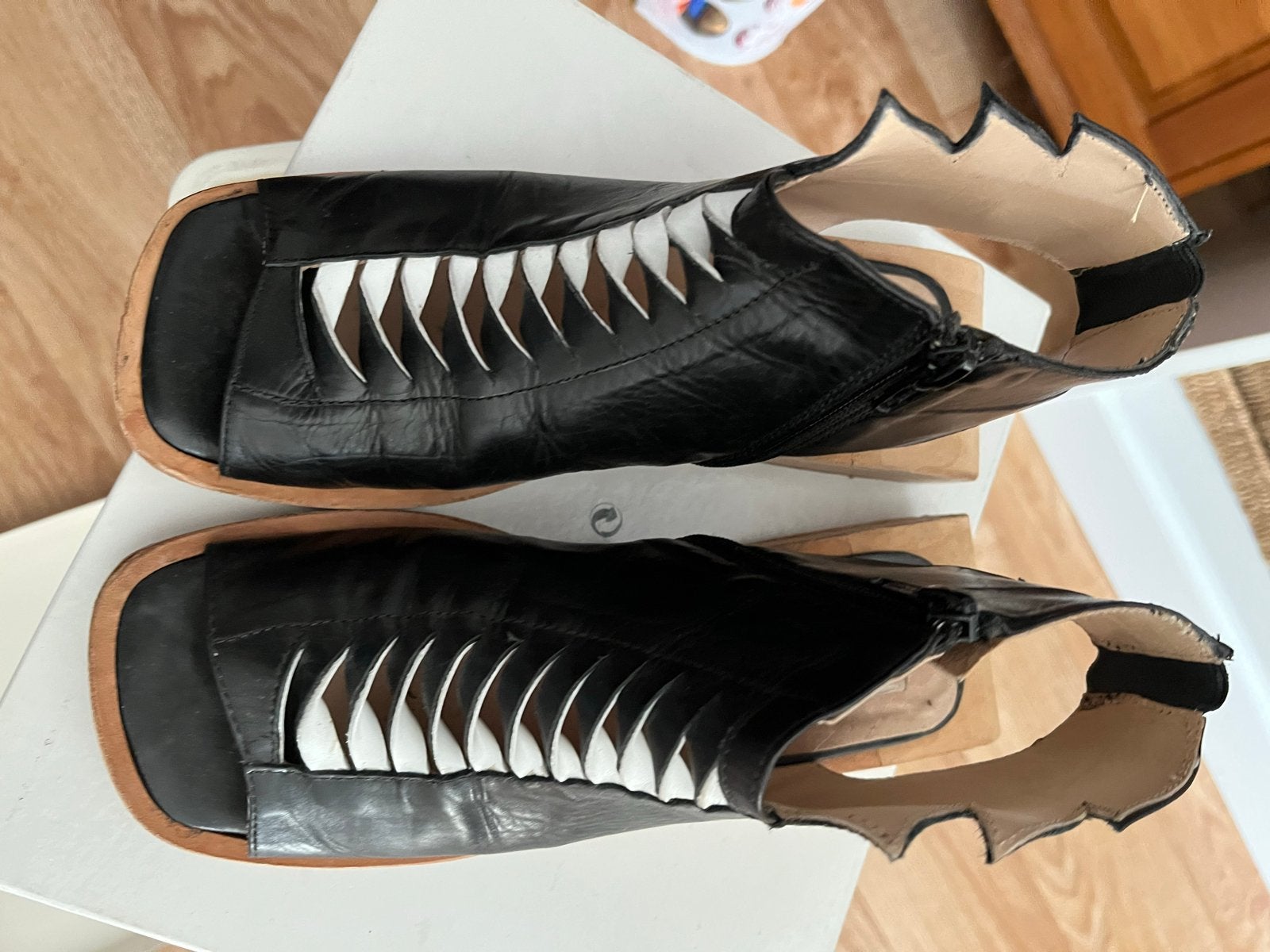 Lisa Tucci zwarte sandalen met open teen, maat 37, Kleding | Dames, Schoenen, Ophalen of Verzenden, Gedragen, Zwart, Sandalen of Muiltjes