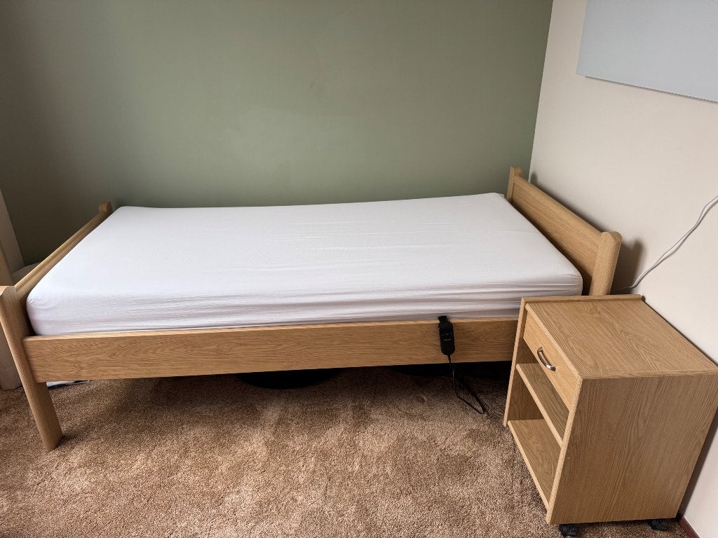 Seniorenbed met nachtkastje, Ophalen, 90 cm, Eenpersoons, Seniorenbed