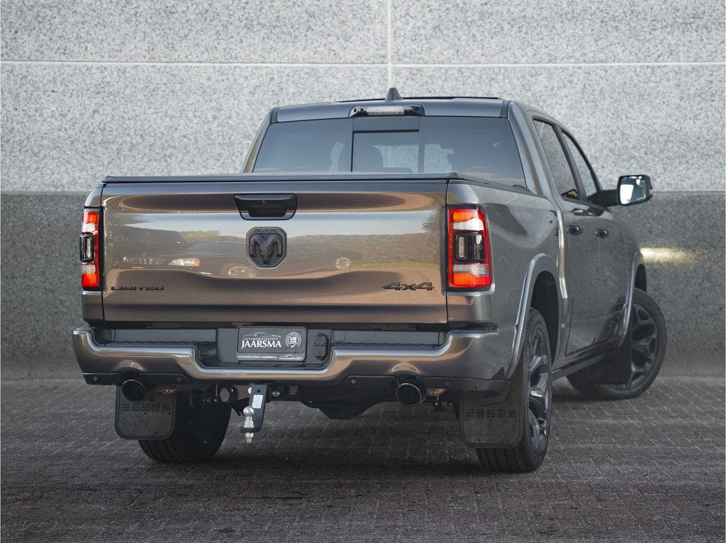 Dodge Ram 1500 5.7 V8 4x4 Crew Cab Limited Night |Digitaal C, Auto's, Dodge, Automaat, 5654 cc, 402 pk, Leder