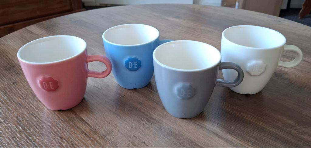 Set van 4 D.E. Senseo mokken in diverse kleuren, Gebruikt, Keramiek, Ophalen of Verzenden, Overige stijlen