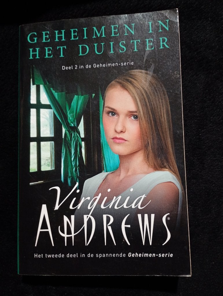 Virginia Andrews, Geheimen in het Duister, Boeken, Ophalen of Verzenden, Gelezen