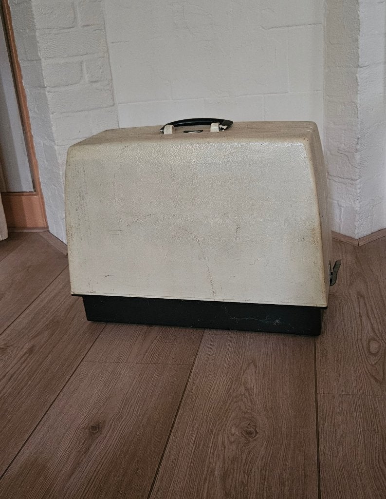 Oude Naaimachine, Ophalen