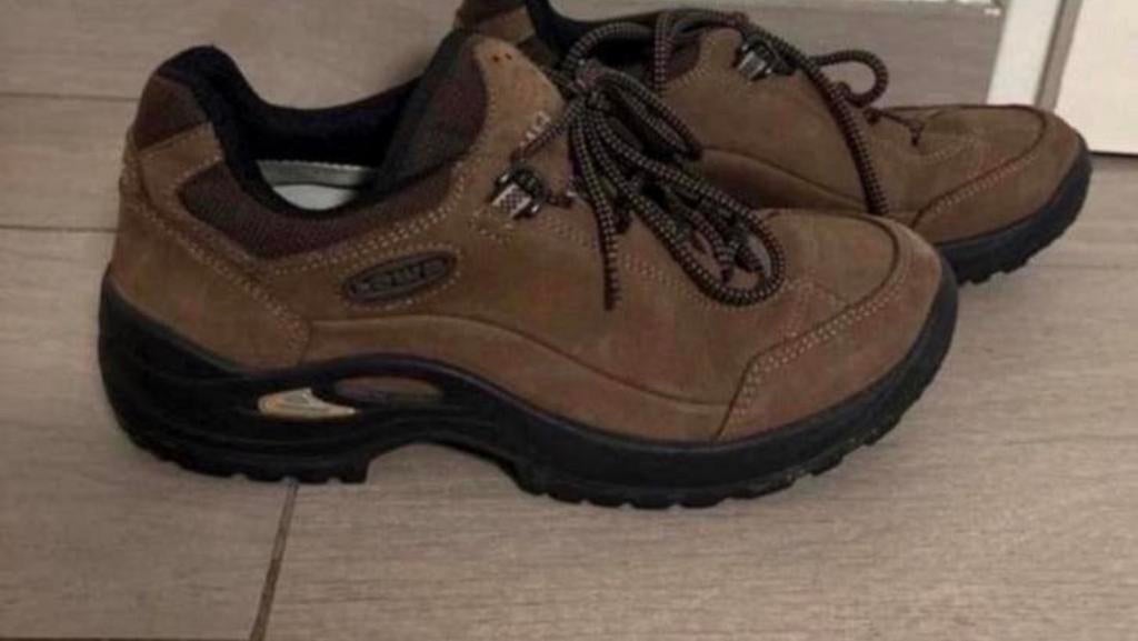 Bruine Lowa Wandelschoenen - Maat 39, Ophalen of Verzenden, Zo goed als nieuw, Schoenen