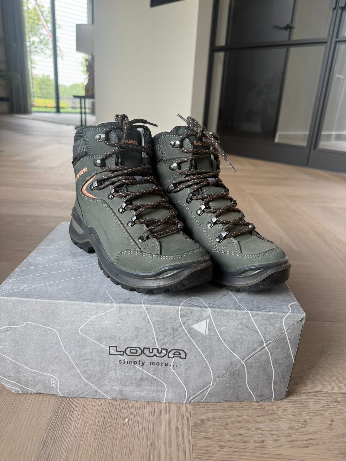 *nieuwe* Lowa Bergschoenen maat 38, Sport en Fitness, Bergsport en Wandelen, Ophalen of Verzenden, Nieuw, Schoenen
