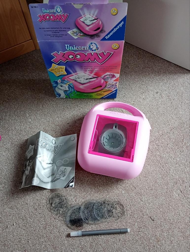 Xoomy Unicorn Tekenmachine - Compleet in doos, Ophalen, Zo goed als nieuw, Knutselen