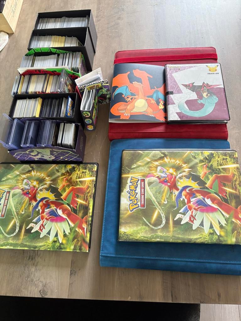 Grote collectie Pokémon kaarten met mappen en boxen, Ophalen of Verzenden, Zo goed als nieuw, Meerdere kaarten
