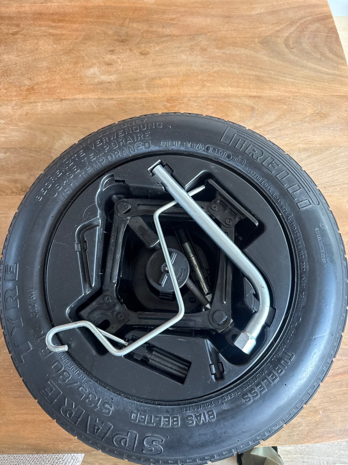 Pirelli reservewiel met krik en gereedschap, Ophalen of Verzenden