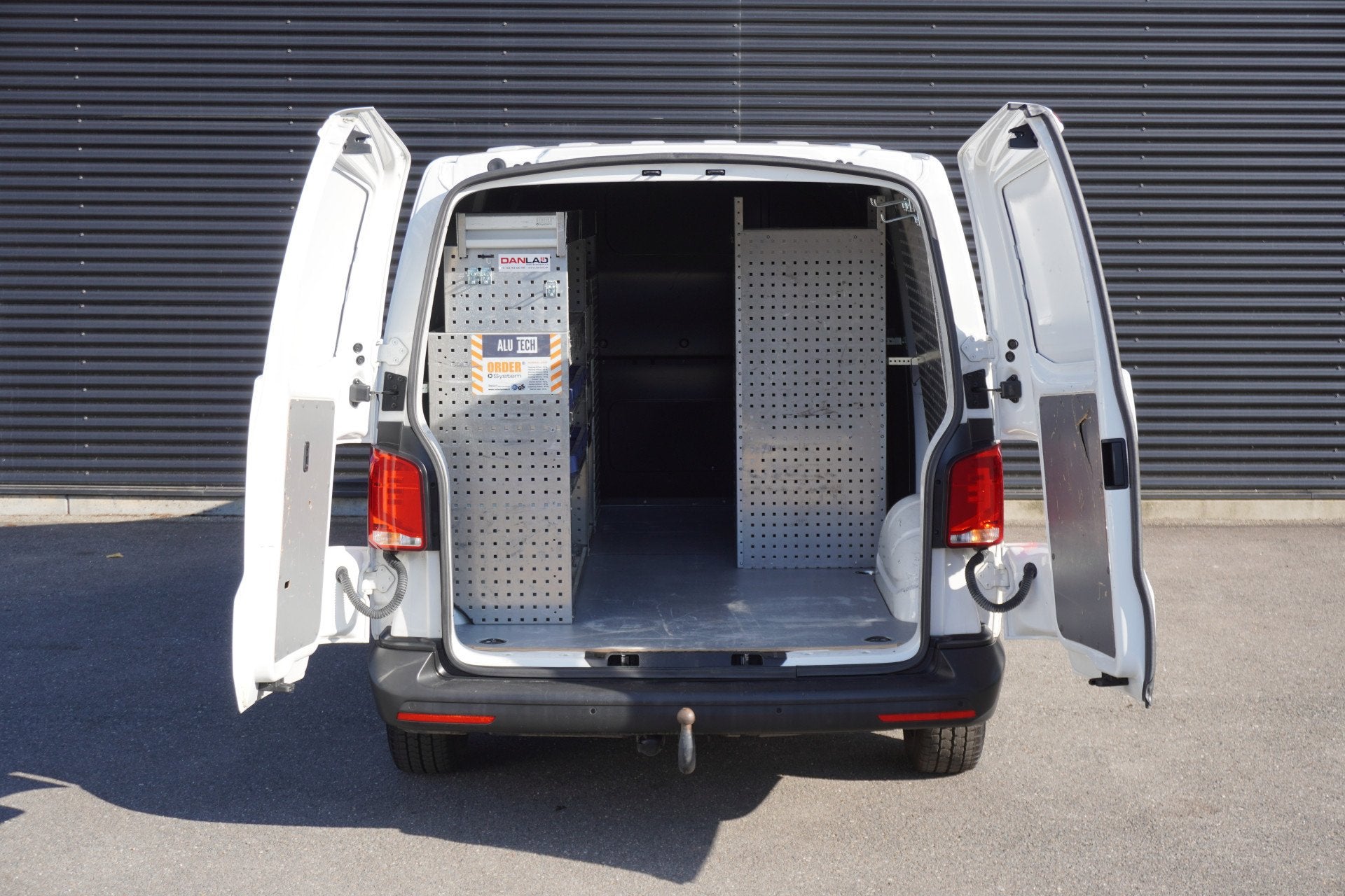Volkswagen Transporter 150pk Automaat L2H1 2x Schuifdeur Tre, Auto's, Gebruikt, 4 cilinders, Volkswagen, Wit