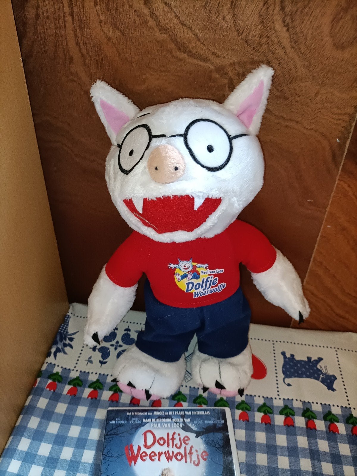 Dolfje Weerwolfje knuffel 34 cm groot + dvd, Kinderen en Baby's, Ophalen of Verzenden, Zo goed als nieuw, Overige typen