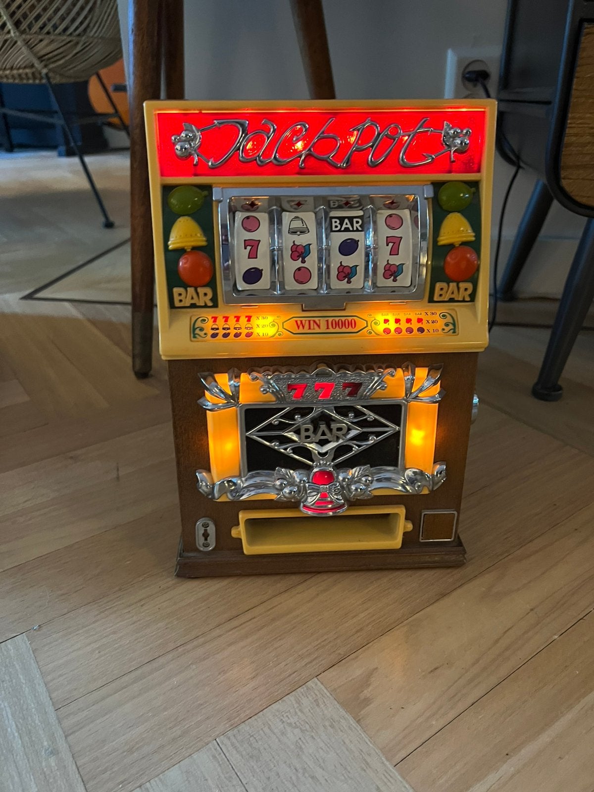 Vintage radio met licht in gokkast look, Verzamelen, Automaten | Gokkasten en Fruitautomaten, Euro, Ophalen of Verzenden, Gebruikt
