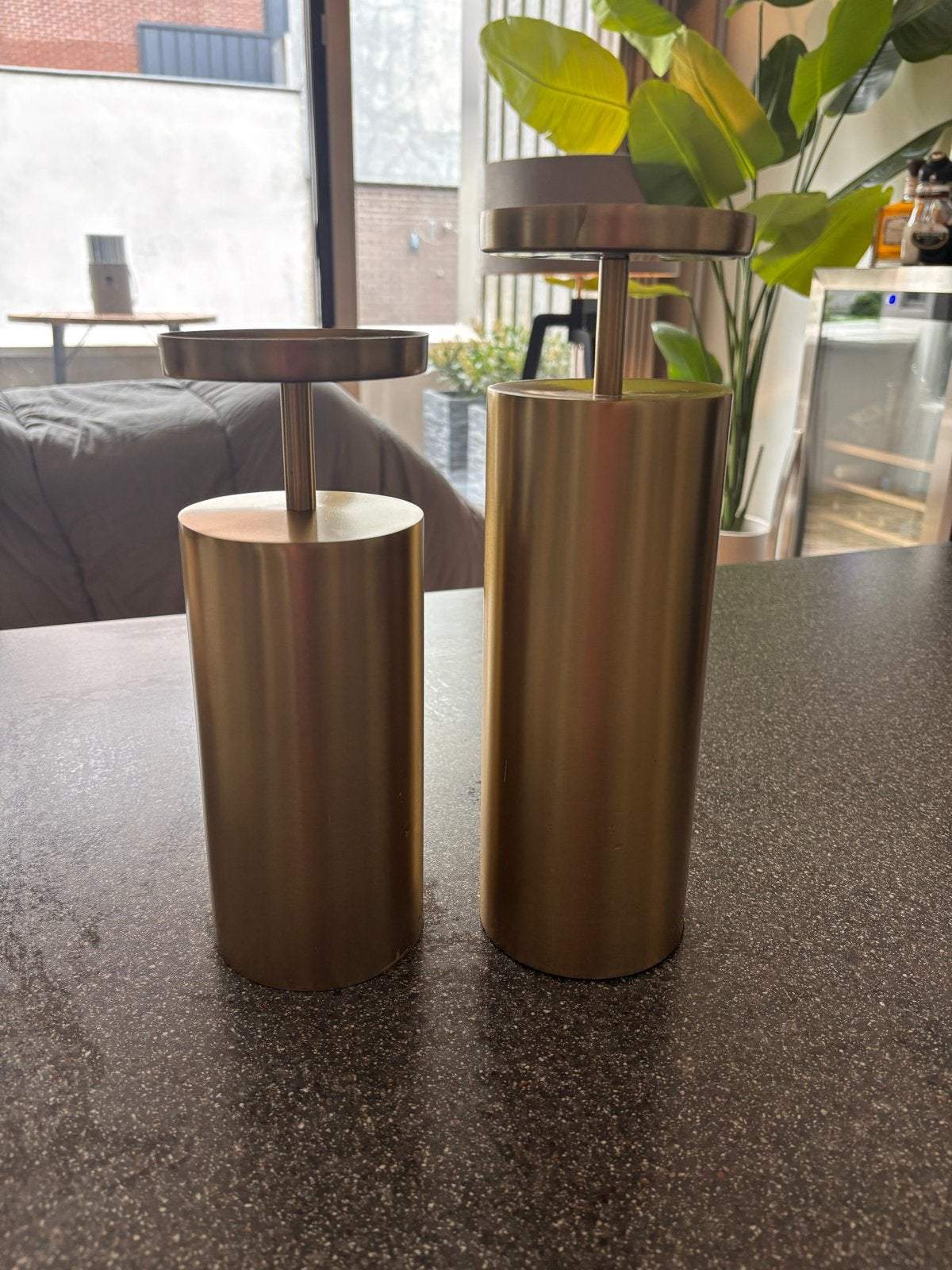 Set van 2 gouden kaarshouders - 28 cm en 32 cm hoog, Ophalen, Gebruikt, Metaal, Kandelaar