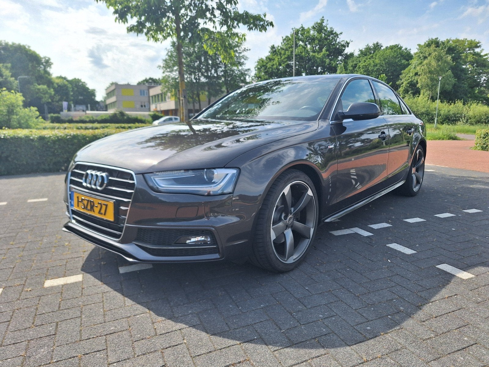 Audi A4 1.8TFSI 125KW 2013 Grijs S-line, Voorwielaandrijving, Beige, 4 cilinders, A4