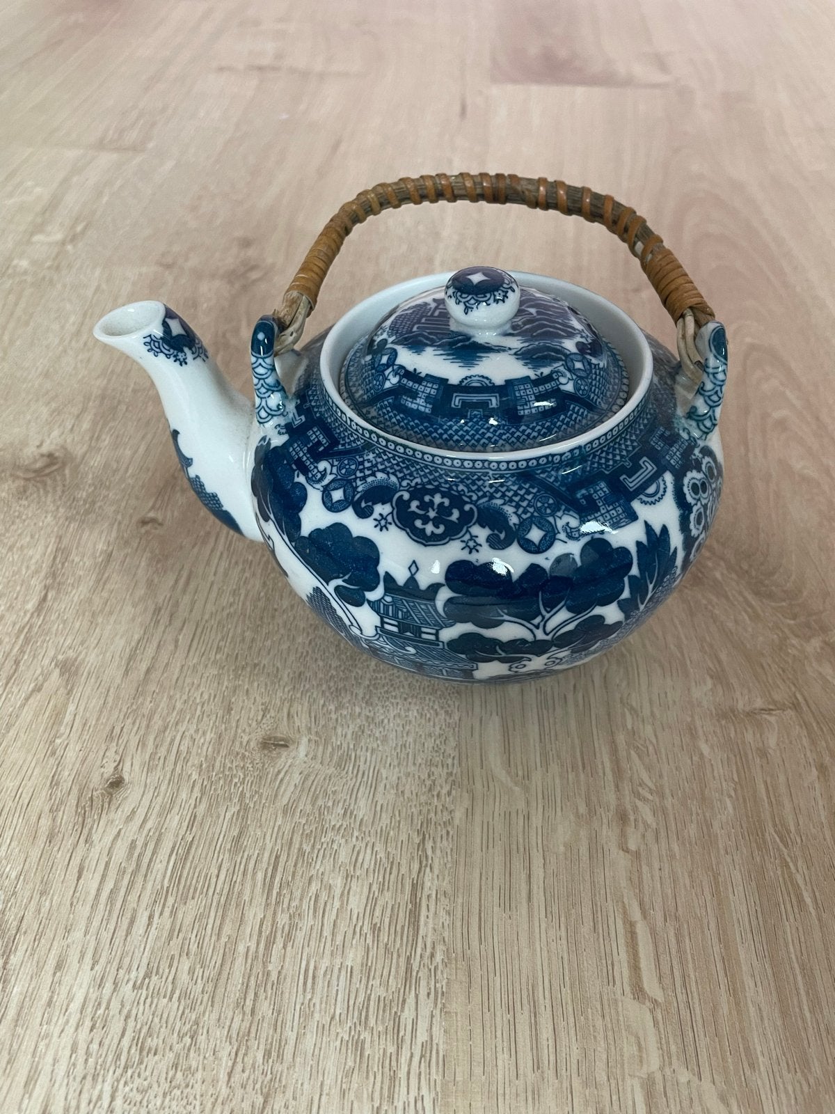 Vintage Delfts Blauwe Theepot met Bamboe Handvat, Antiek en Kunst, Antiek | Porselein, Ophalen of Verzenden