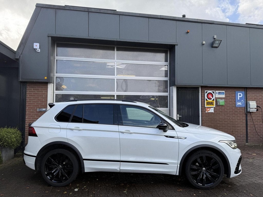 Volkswagen Tiguan 1.5 TSI R-Line BLACK STYLE/VIRTUEEL/ACC *A, 15 km/l, 4 cilinders, Automatische klimaatregeling, Wit