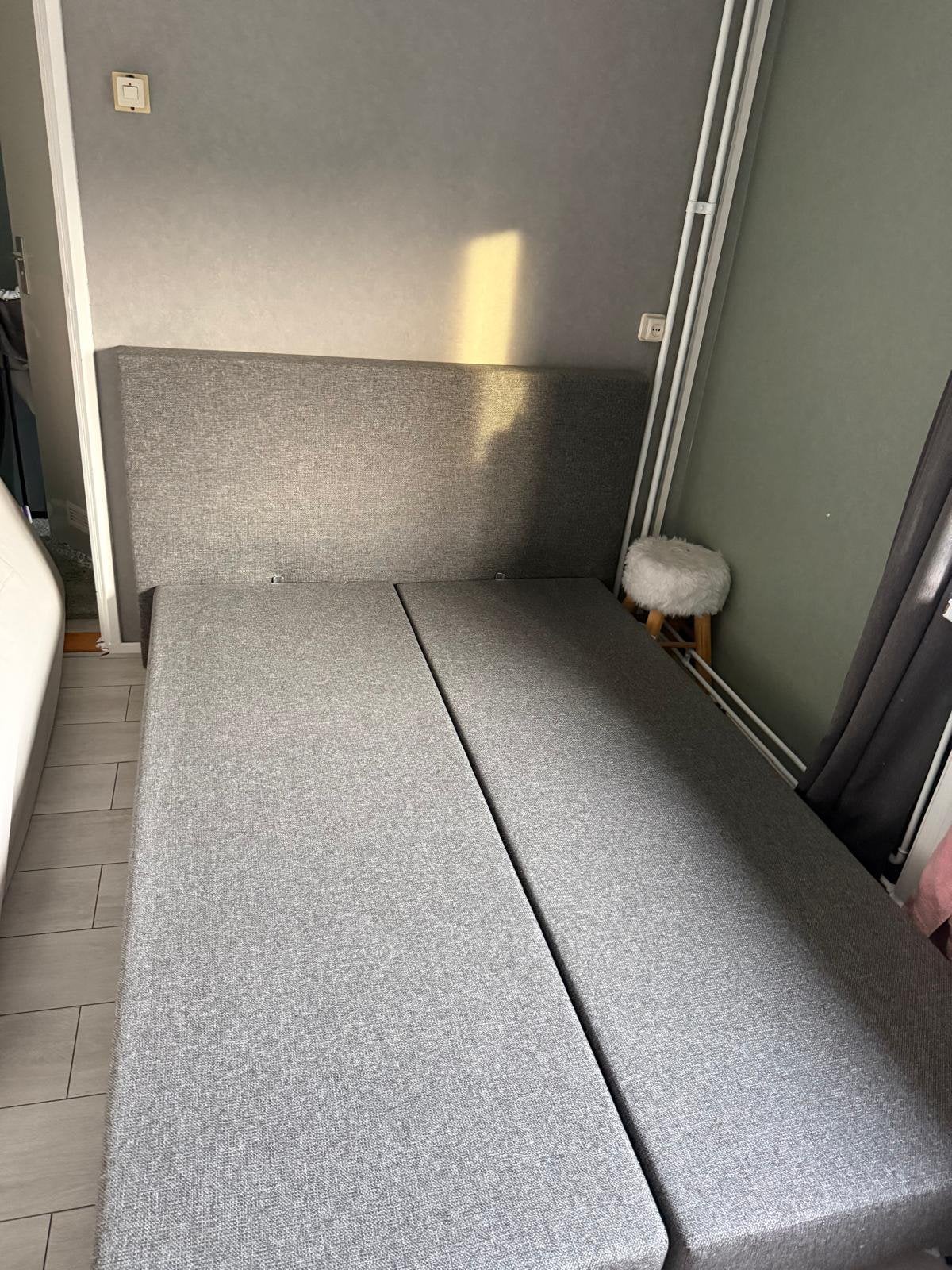 Boxspring met hoofdsteun 140x200