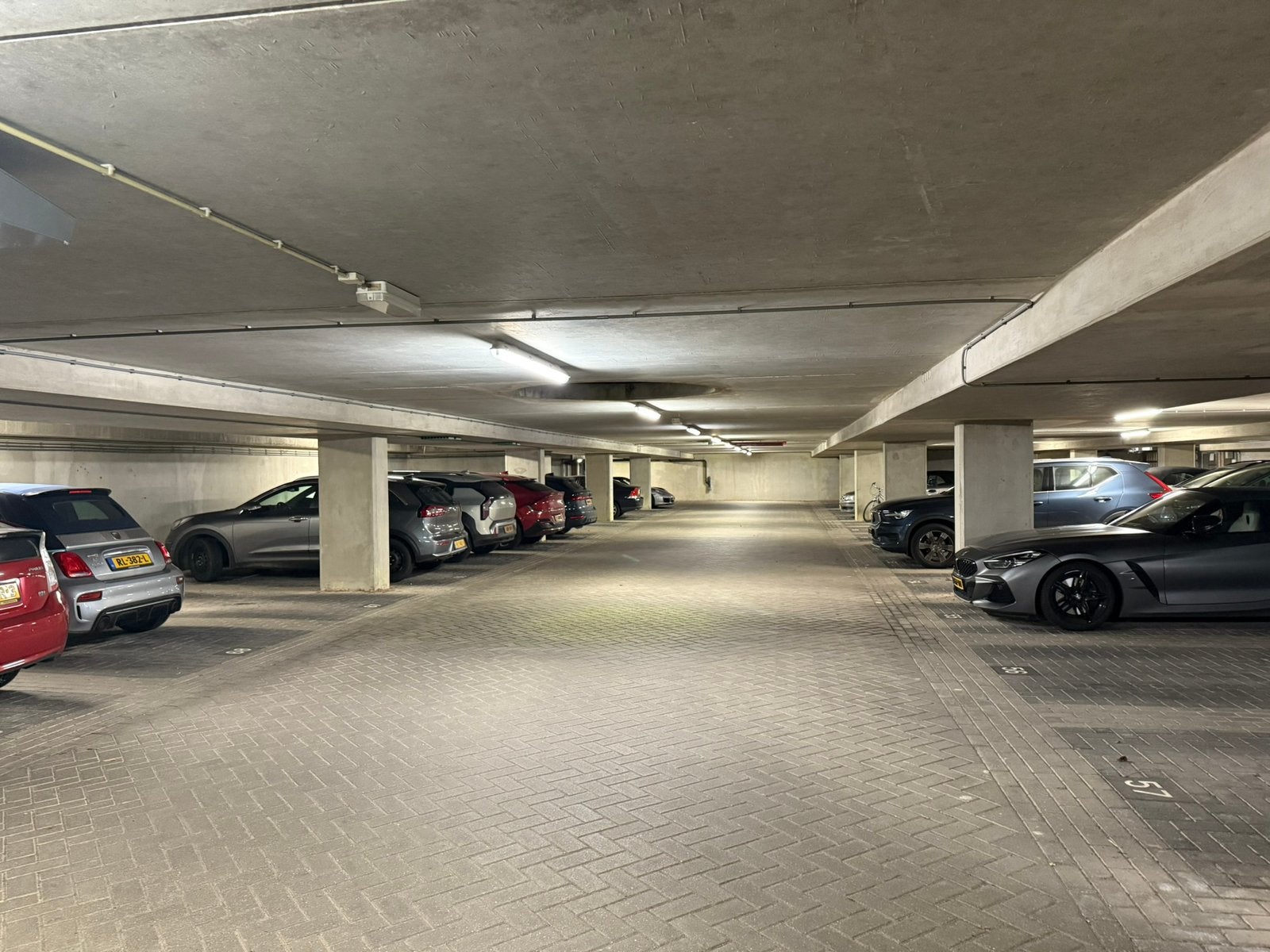 Parkeergarage te huur per 1 november, Huizen en Kamers, Garages en Parkeerplaatsen, Utrecht