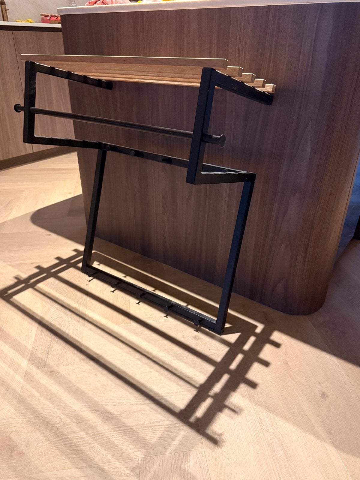 Wankapstok met houten plank, ophang haken en metalen frame, Wandkapstok, Ophalen of Verzenden, Zo goed als nieuw, Minder dan 100 cm