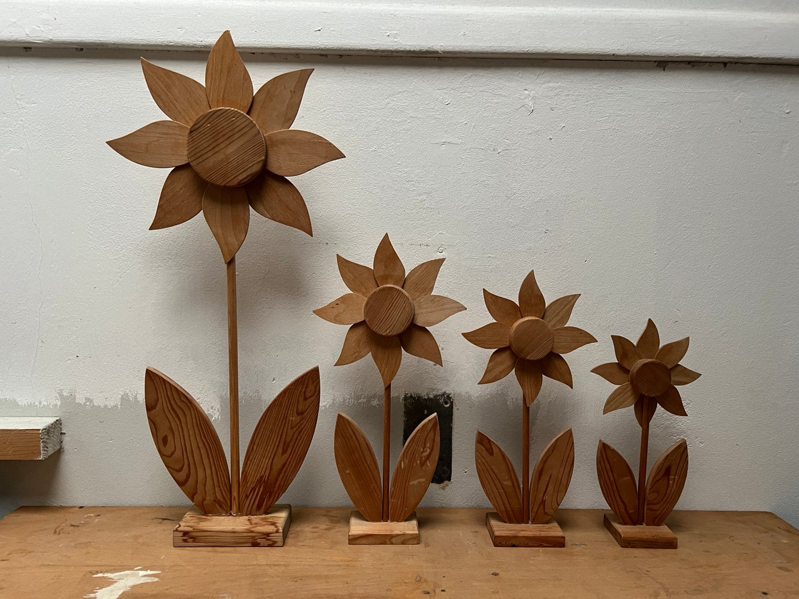4 Houten Decoratieve ZONNEBLOEMEN Hoog: 70 / 44 / 39 / 32 cm, Huis en Inrichting, Woonaccessoires | Kunstplanten en Kunstbloemen