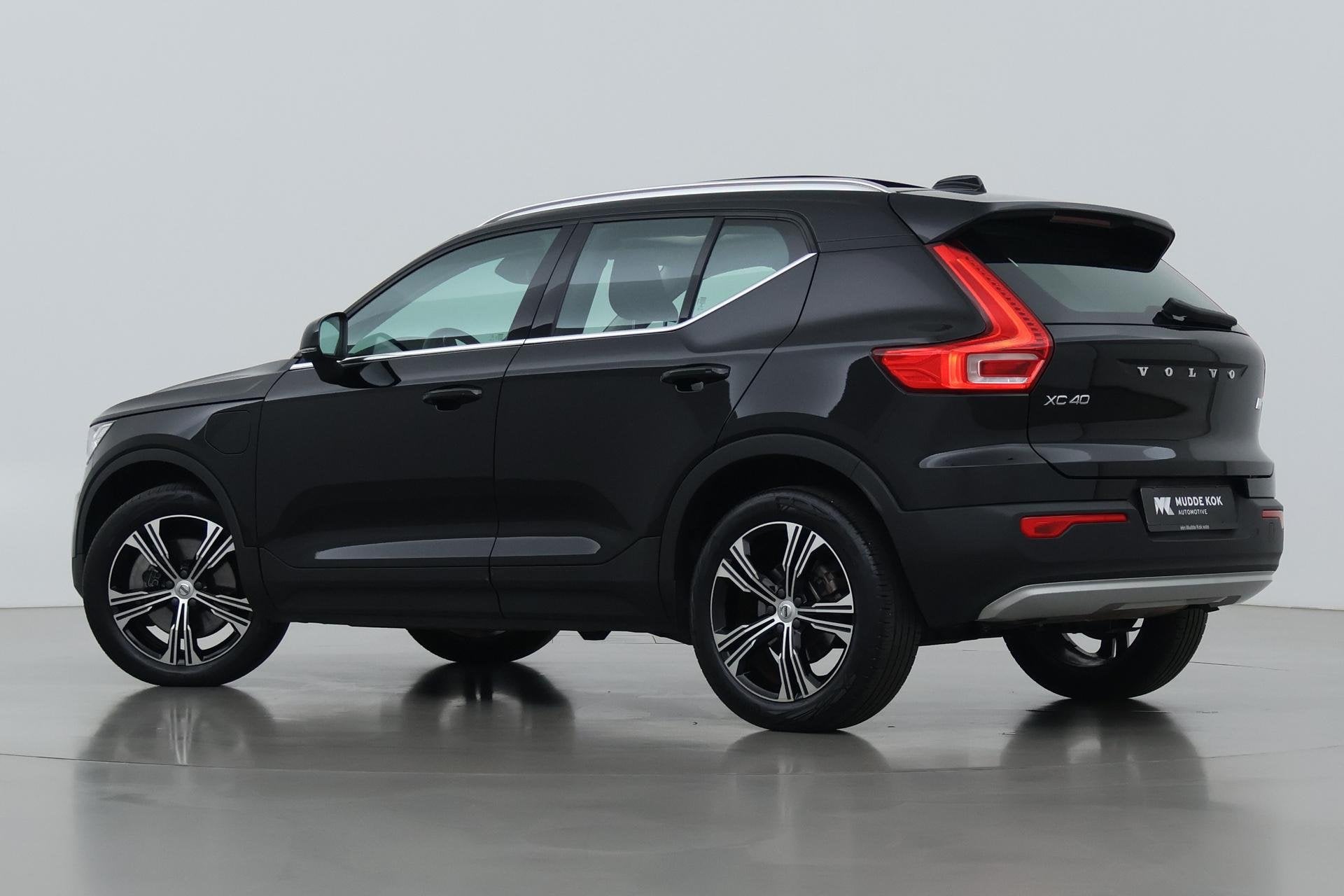 Volvo XC40 1.5 T5 Twin Engine Momentum Pro | Panoramadak | C, Auto's, Stof, Gebruikt, Euro 6, Zwart