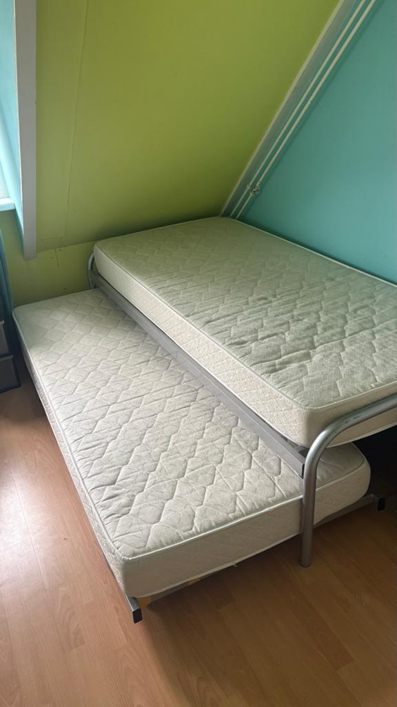 Bed met onderschuifbed 200x90 inclusief binnenvering matrass, Huis en Inrichting, Slaapkamer | Bedden, Ophalen, Gebruikt, 90 cm