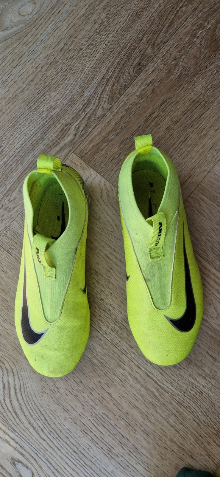 Nike voetbalschoenen - Maat 34, Ophalen of Verzenden, Gebruikt, Schoenen