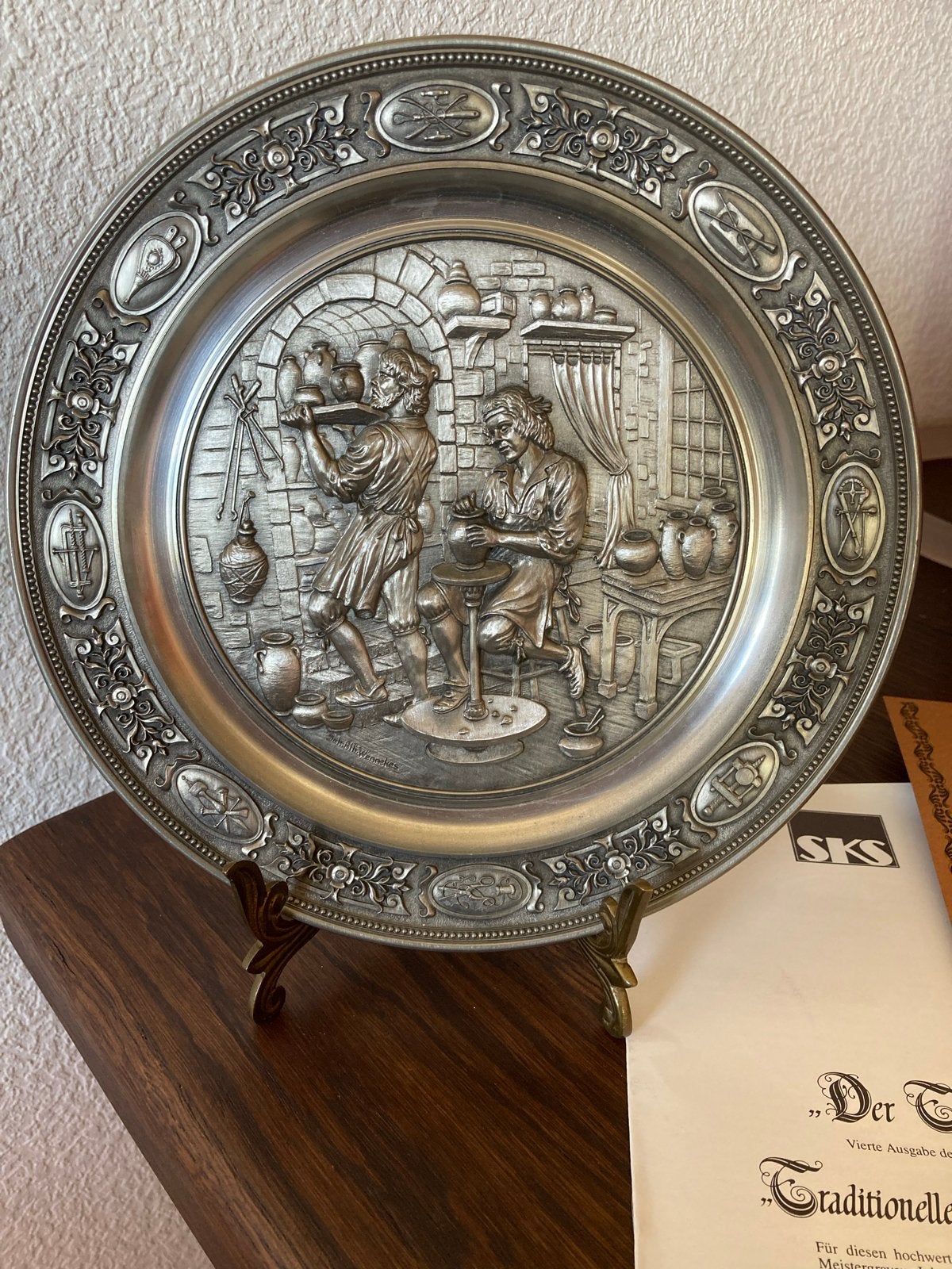 SKS Zinnenbord "De Pottenbakker" - Traditioneel Handwerk, Antiek en Kunst, Ophalen of Verzenden