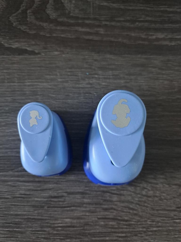 2 perforators voor knutselen, kat en hond, Hobby en Vrije tijd, Knutselen, Ophalen of Verzenden