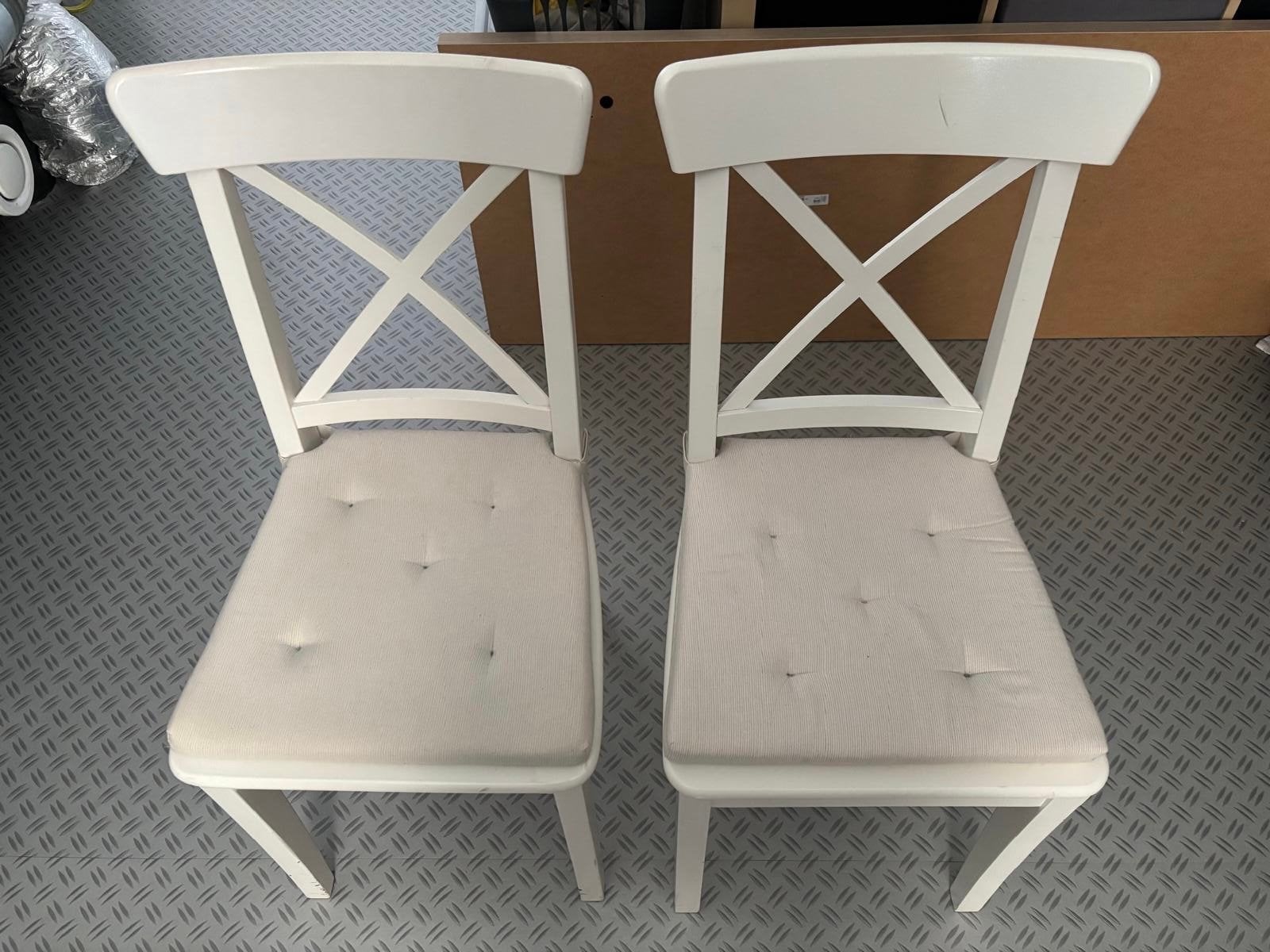 Witte eetkamerstoelen met kussens (2 stuks), Ophalen, Gebruikt, Twee, Wit