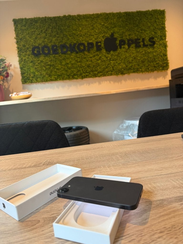 iPhone 16e 128GB Zwart | 100% accu, Ophalen, Apple, Zwart, Cupertino California