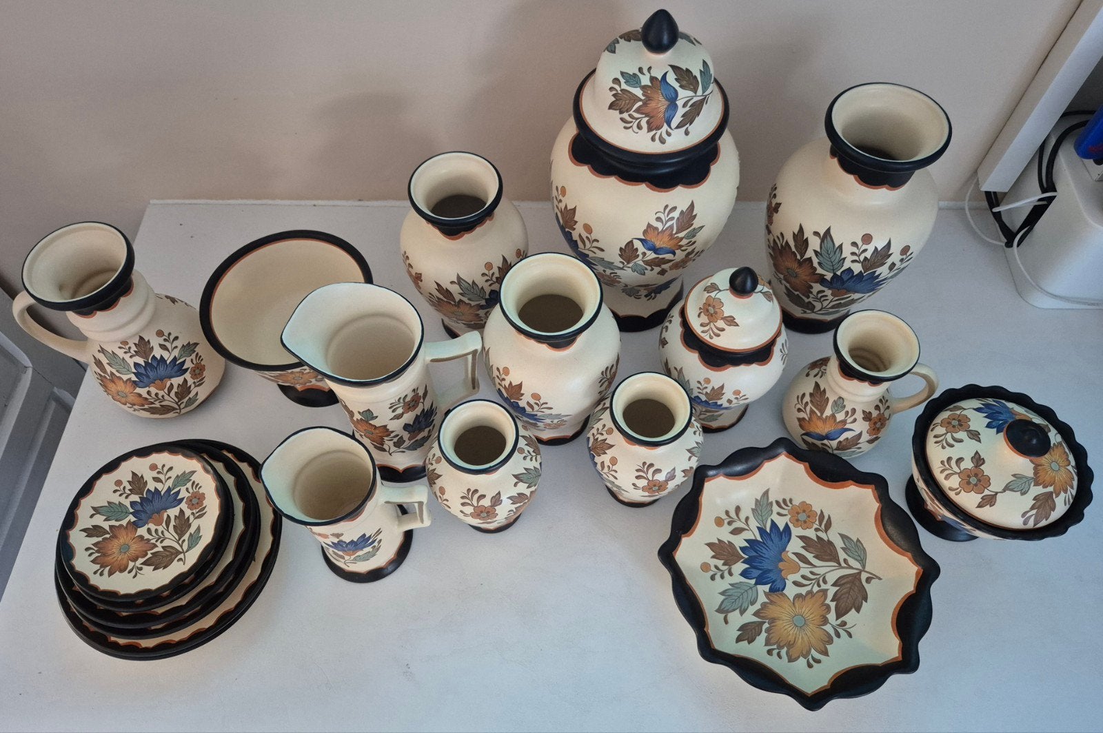Flora Gouda Plateel Holland aardewerk - 23-delige set, Antiek en Kunst, Ophalen