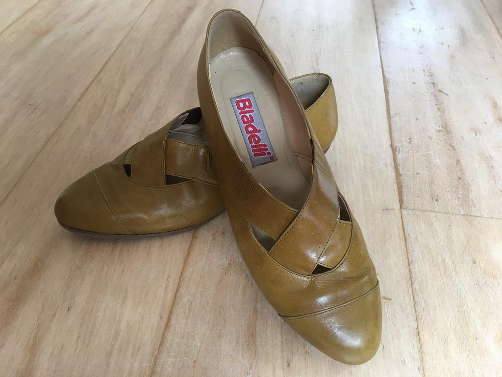 Bladelli okergele / mosterdgele schoenen maat 39, Kleding | Dames, Schoenen, Bladelli, Schoenen met lage hakken, Overige kleuren