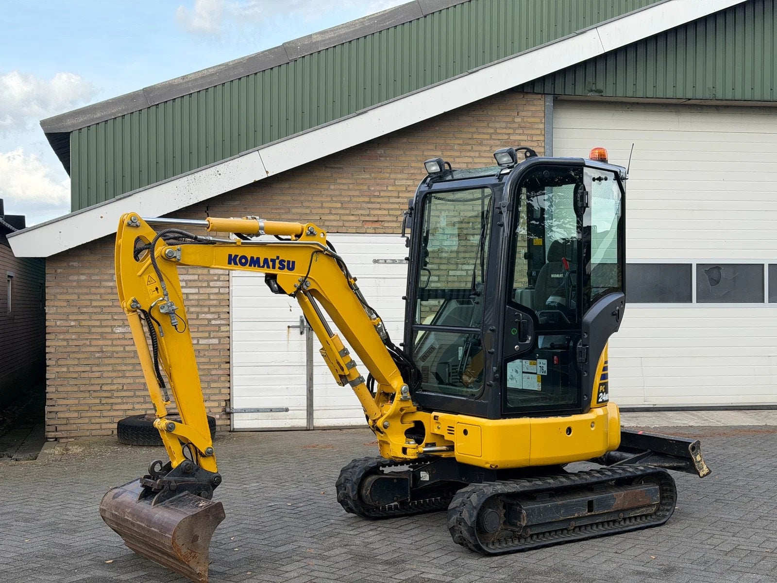 Komatsu PC24MR-5 (bj 2022)