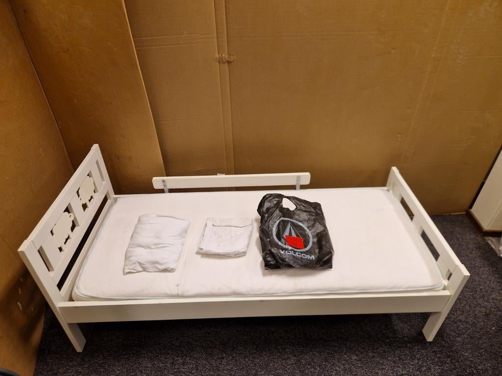 Junior bed met matras en hoeslakens, Ophalen, Gebruikt, Wit, 190 cm of minder