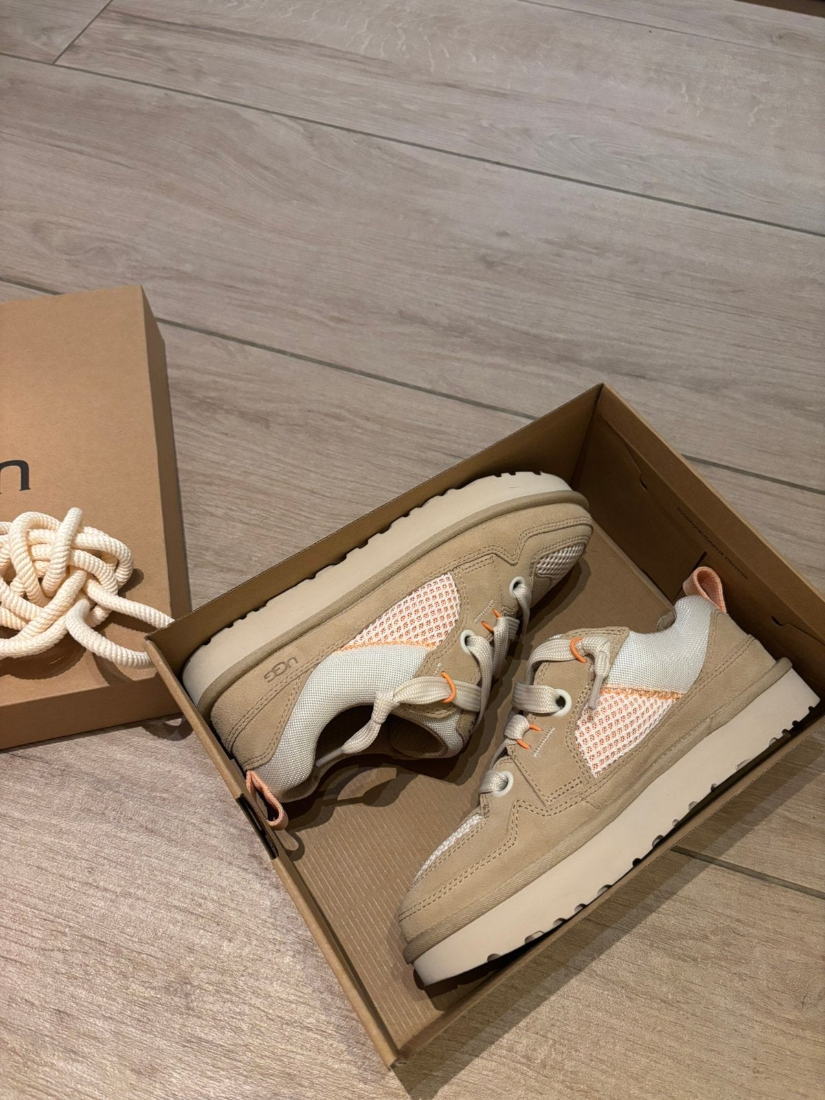 UGG w lo lowmel mesh eu40 usa9, Kleding | Dames, Schoenen, Ophalen of Verzenden, Nieuw, Blauw