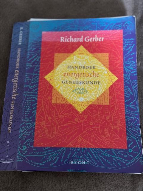 Handboek energetische geneeskunde - Richard Gerber, Boeken, Gelezen, Achtergrond en Informatie, Ophalen of Verzenden, Richard Gerber