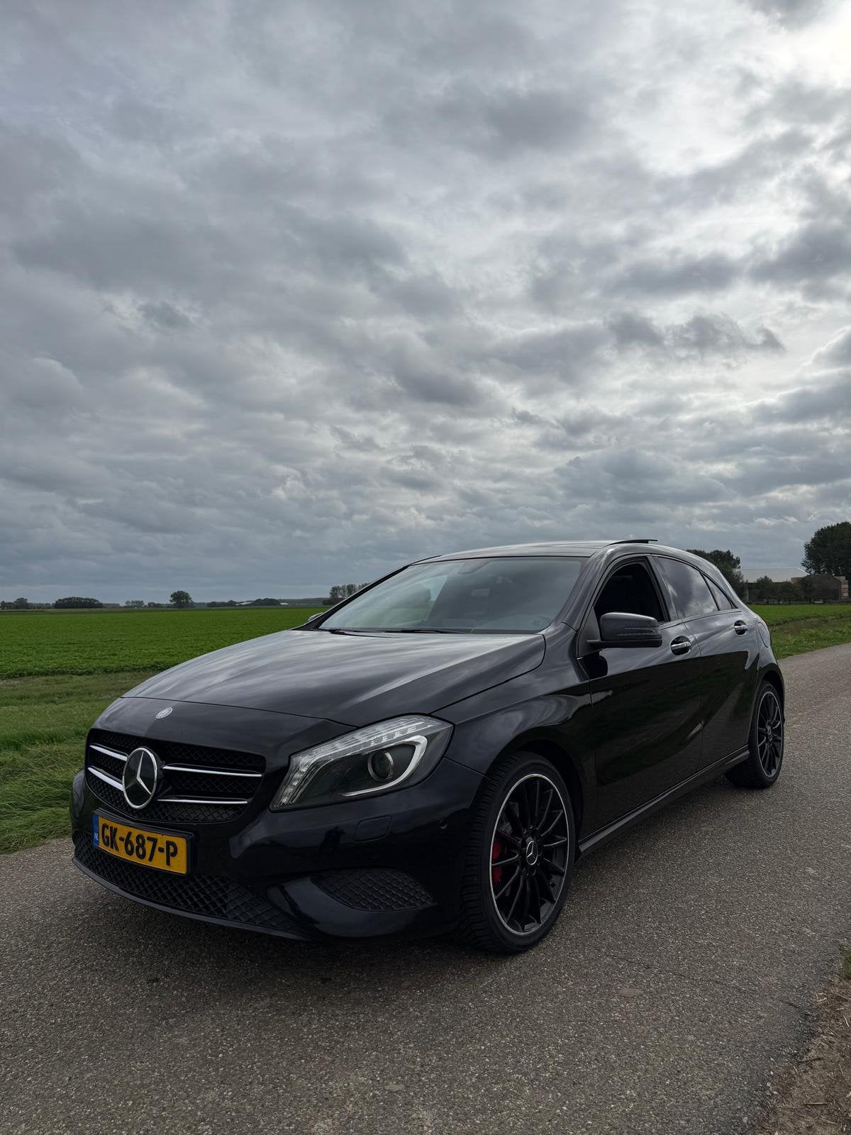 Mercedes-Benz A-Klasse 1.6 A180 AUT 2015 Zwart, Auto's, 1295 kg, 4 cilinders, Bluetooth, 695 kg