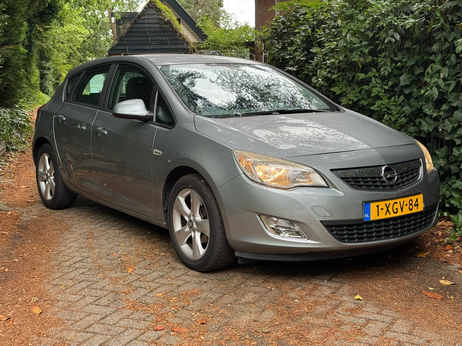 Opel Astra 1.6 Ecotec 85KW 5-D 2012 Grijs, Auto's, Voorwielaandrijving, 1250 kg, 680 kg, 4 cilinders