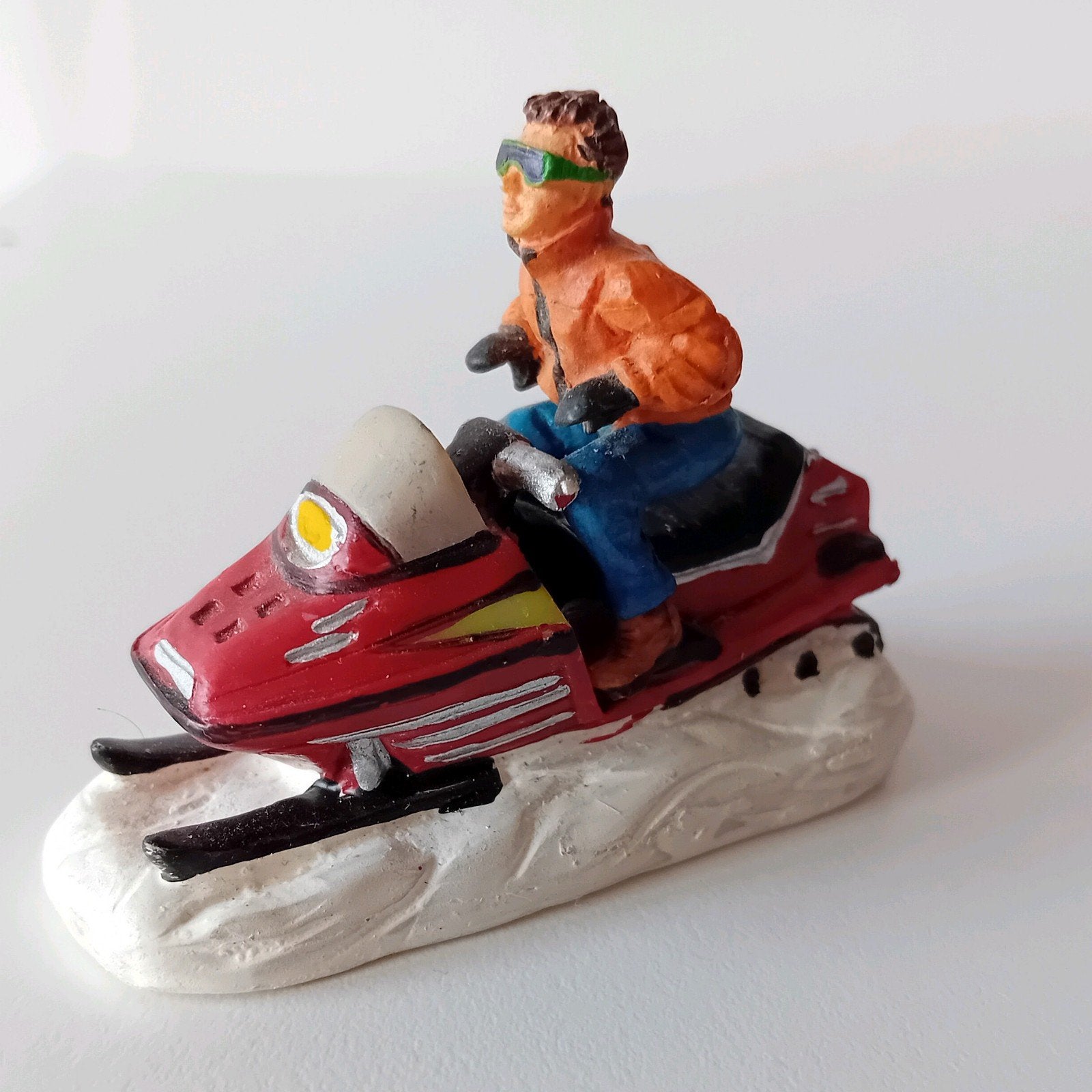Lemax fun on ski mobile, retired, Lemax figuur Kerstdorp, Diversen, Kerst, Ophalen of Verzenden