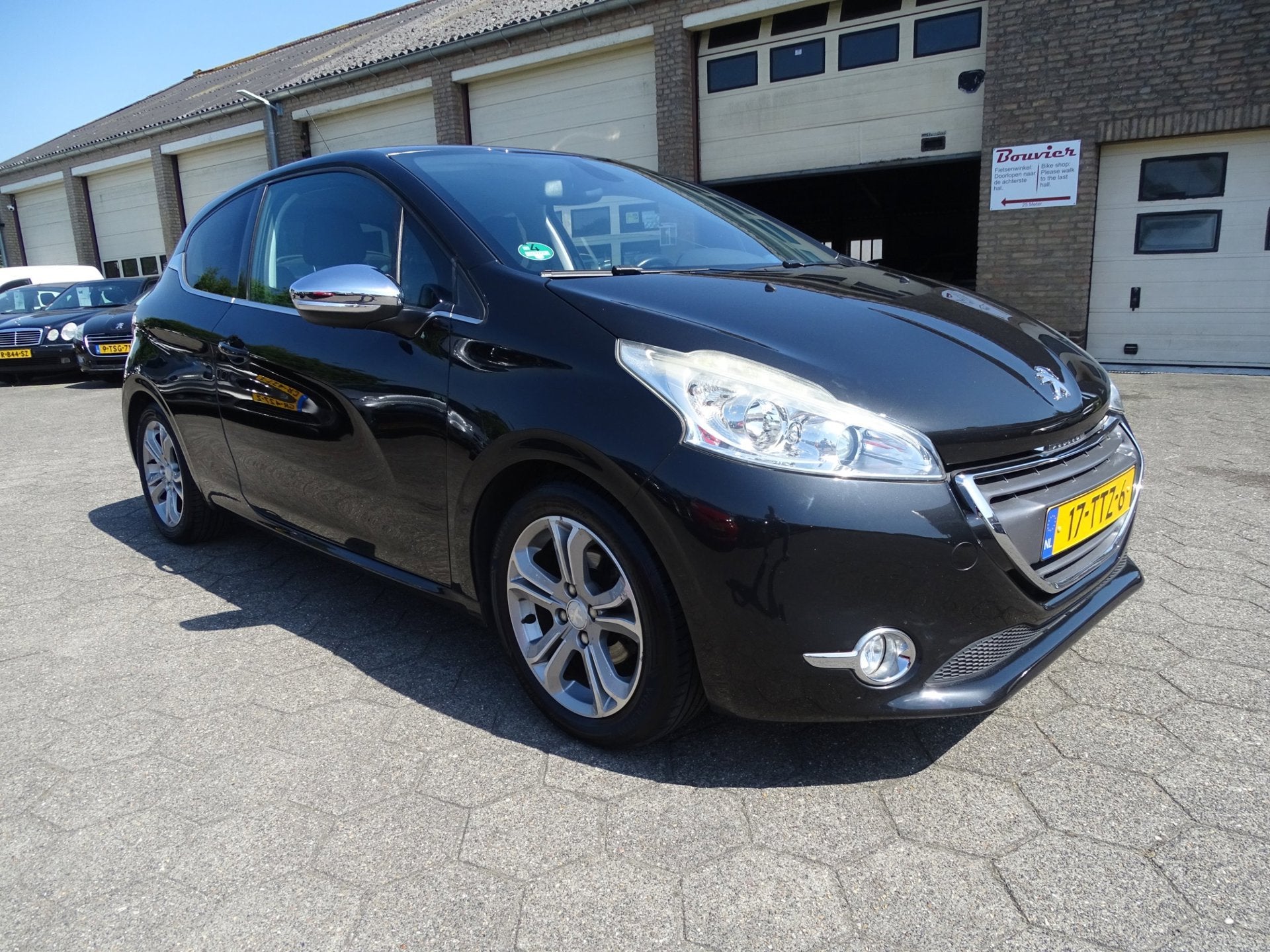 Peugeot 208 1.6 VTi Allure ECC/LMV/CRUISE/TREKHAAK, Voorwielaandrijving, Euro 5, Gebruikt, Zwart