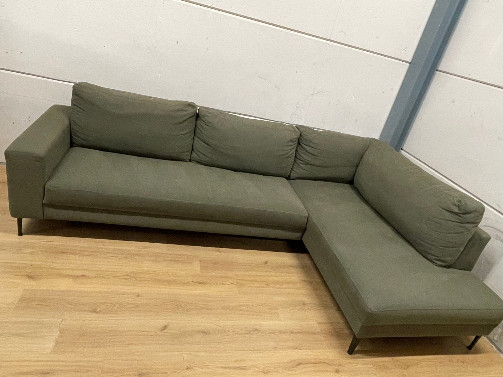 Mooie luxe suede groene GOOSSENS hoekbank - GEREINIGD!!!