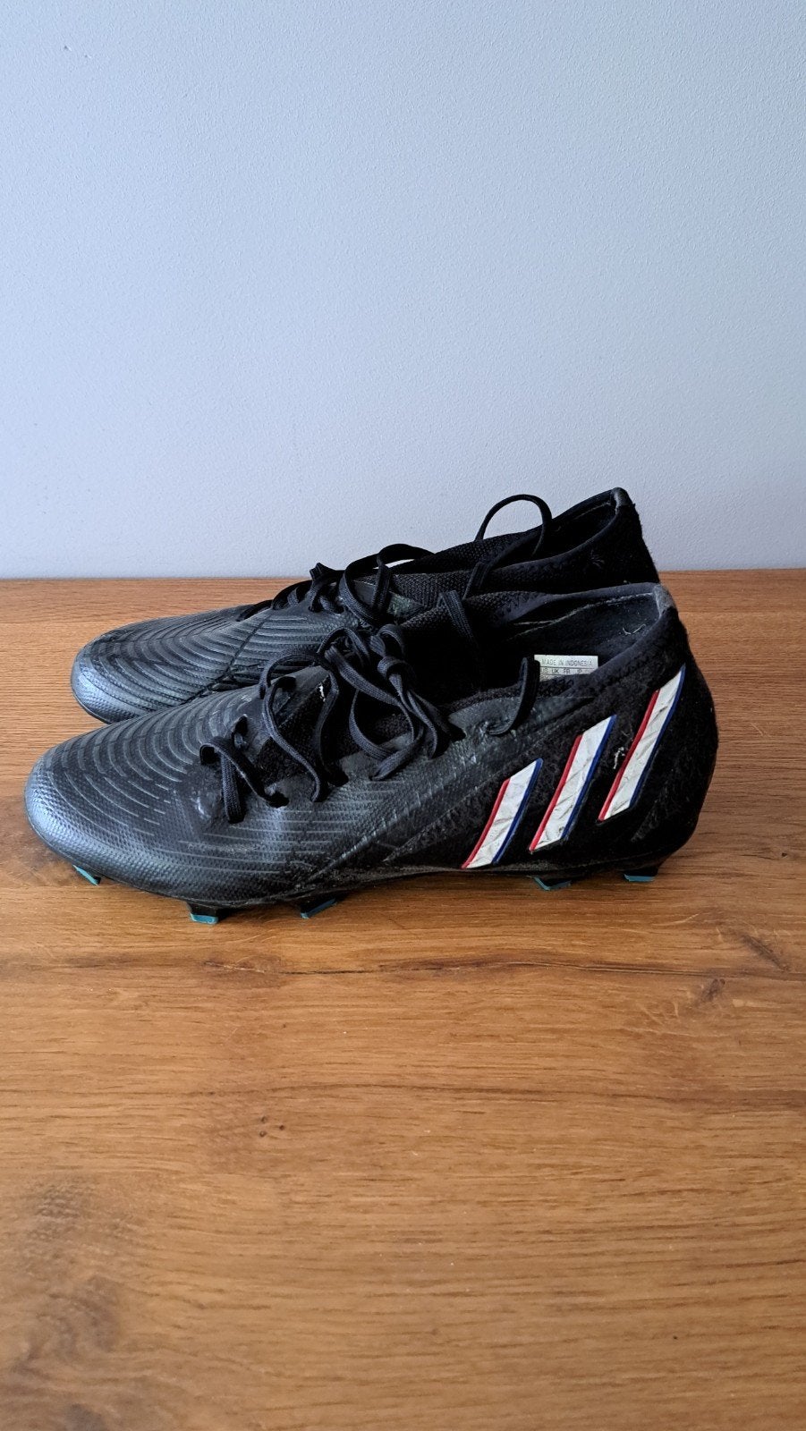 Adidas voetbalschoenen - Zwart met strepen, Maat XS of kleiner, Ophalen of Verzenden, Gebruikt, Schoenen
